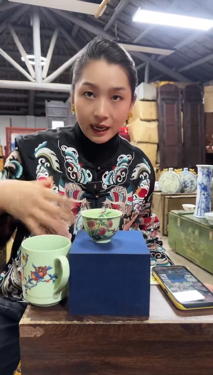 杯子瓷绿稀土寿桃内绘压手杯