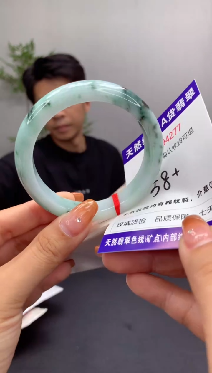 未镶嵌手镯翡翠有纹，完美者勿拍