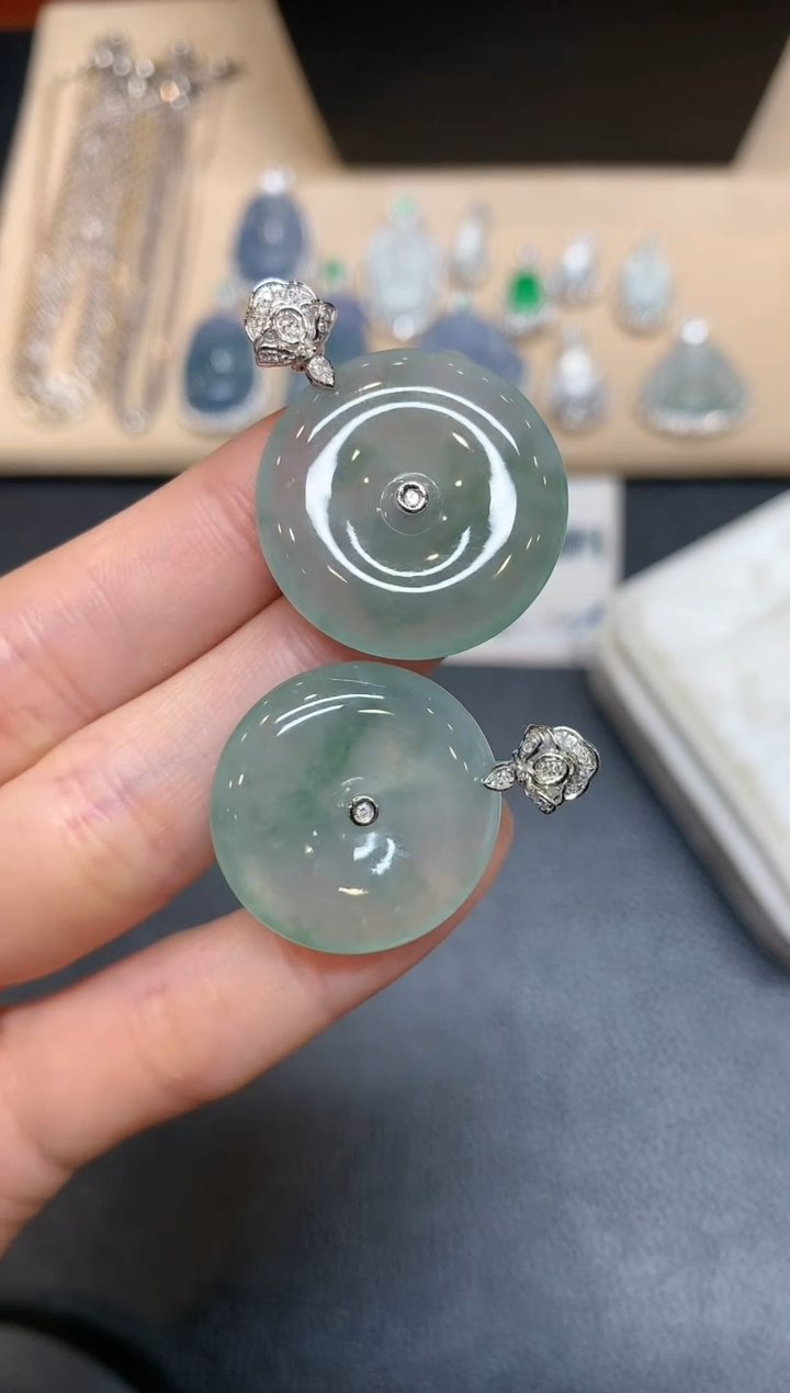 【闪购商品】翡翠吊坠(不含链)18K金镶嵌平安扣【多样性发其一