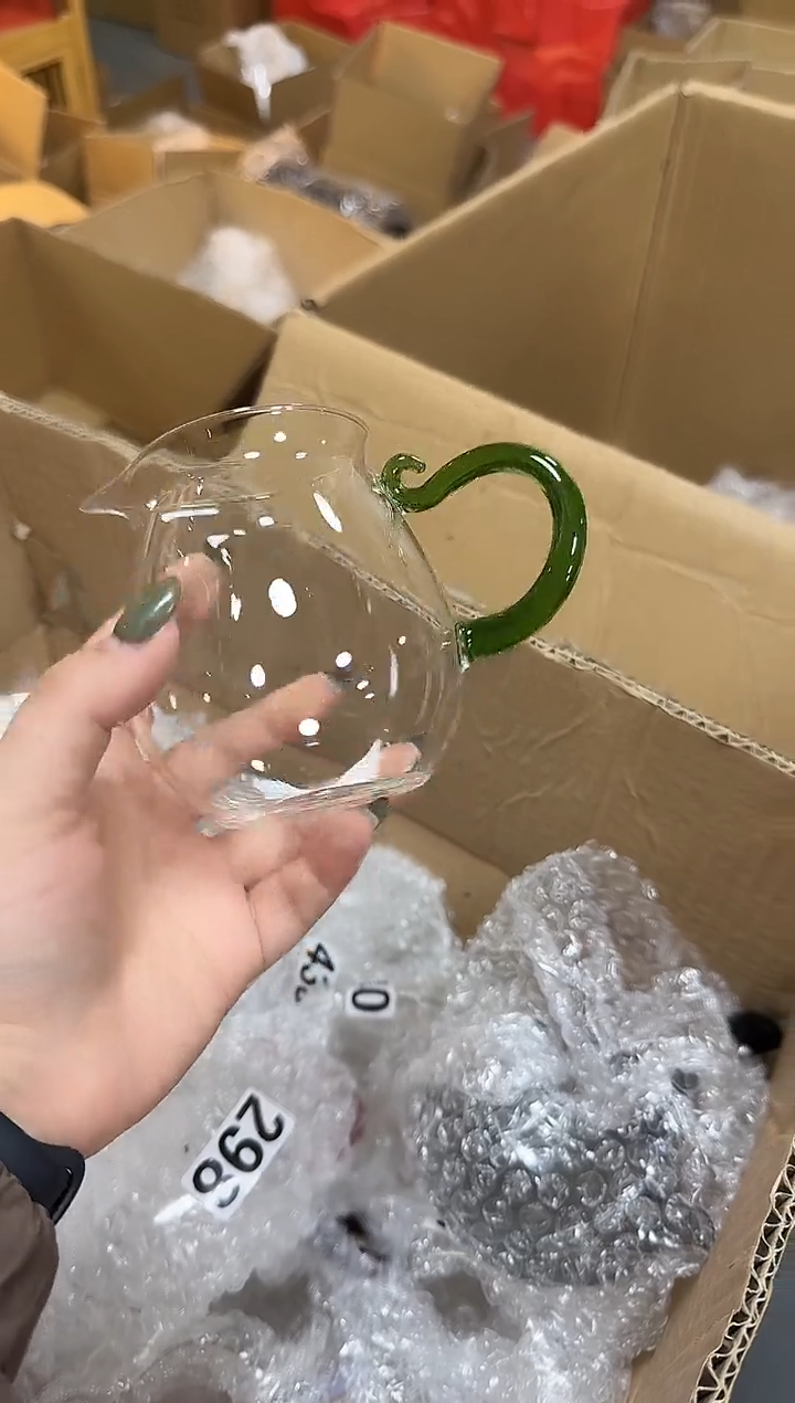 582湖绿斐然公道杯