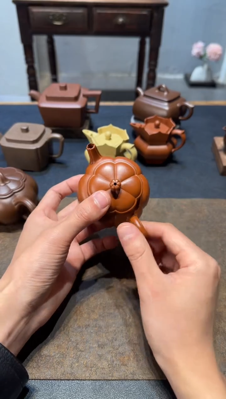 茶壶紫砂龙*朱泥繁花