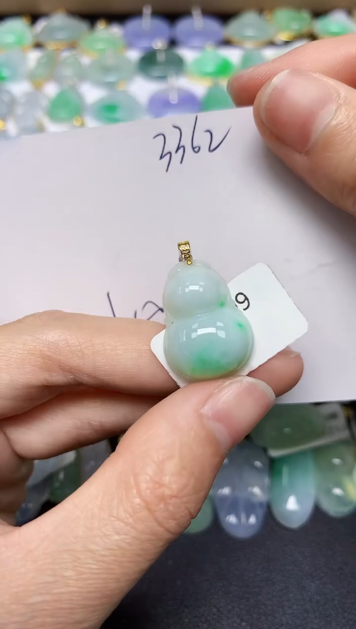 翡翠18K金镶嵌颈饰 天然翡翠A货