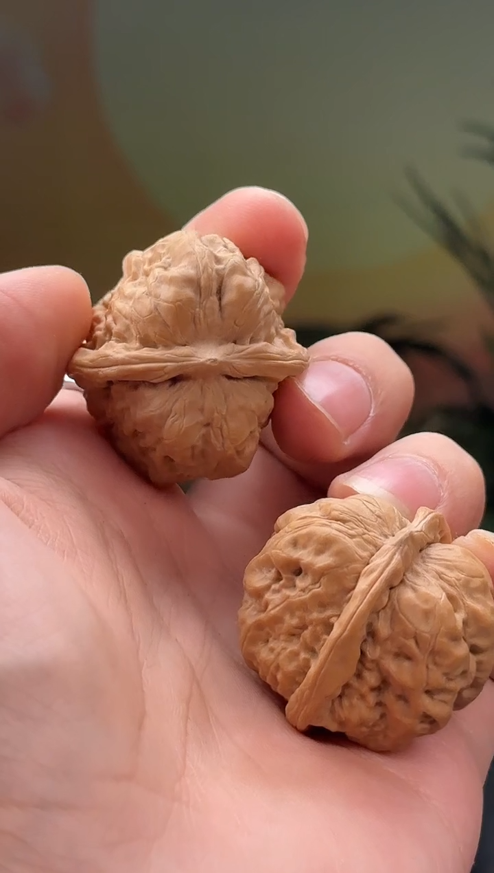 【闪购商品】文玩核桃吊坠小蛤蟆头一对有黄尖福利无配件