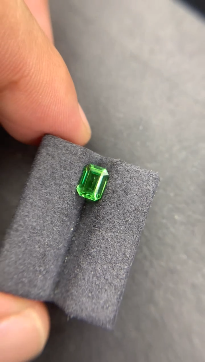 【闪购商品】石榴石（沙弗莱）裸石未镶嵌1克拉