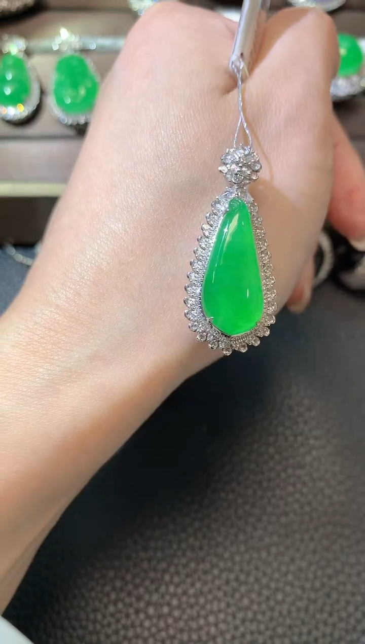 【闪购商品】翡翠吊坠(不含链)18K金镶嵌B28