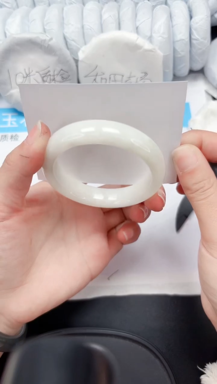 【闪购商品】和田玉手镯未镶嵌374-