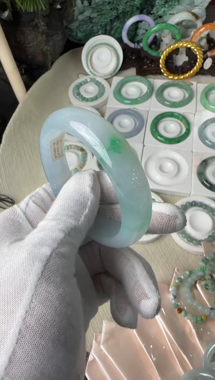 未镶嵌手镯翡翠手镯