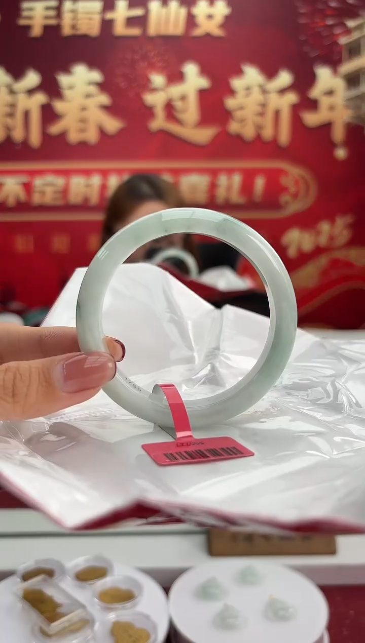 【闪购商品】翡翠手镯未镶嵌19手镯