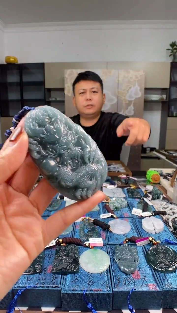 颈饰未镶嵌翡翠 多样性发其一