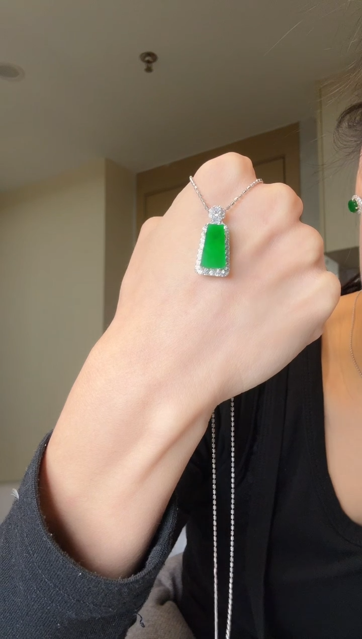 【闪购商品】翡翠吊坠(不含链)银S925镶嵌天然翡翠吊坠