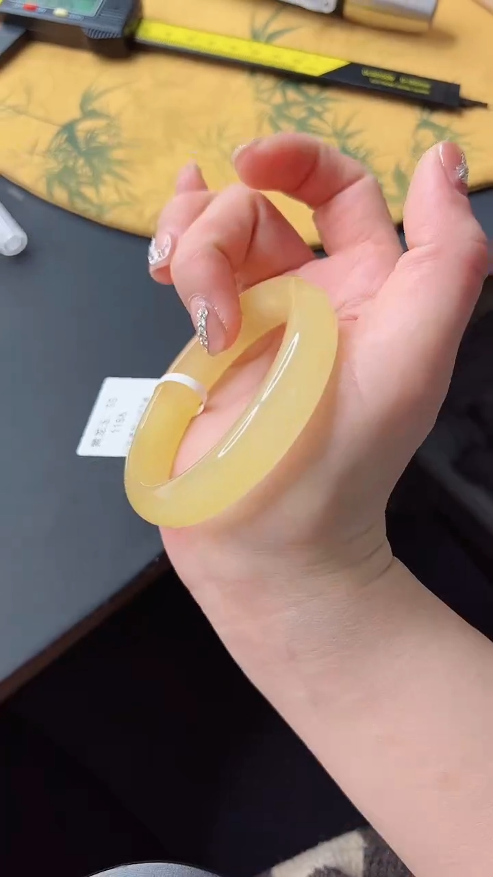 【闪购商品】石英质玉手镯未镶嵌807-55