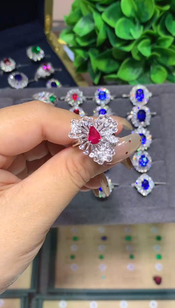 18K金镶嵌戒指红宝石1.05ct