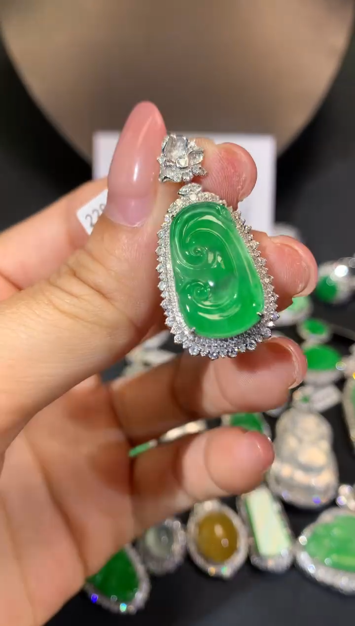 翡翠18K金镶嵌吊坠(不含链)吊坠