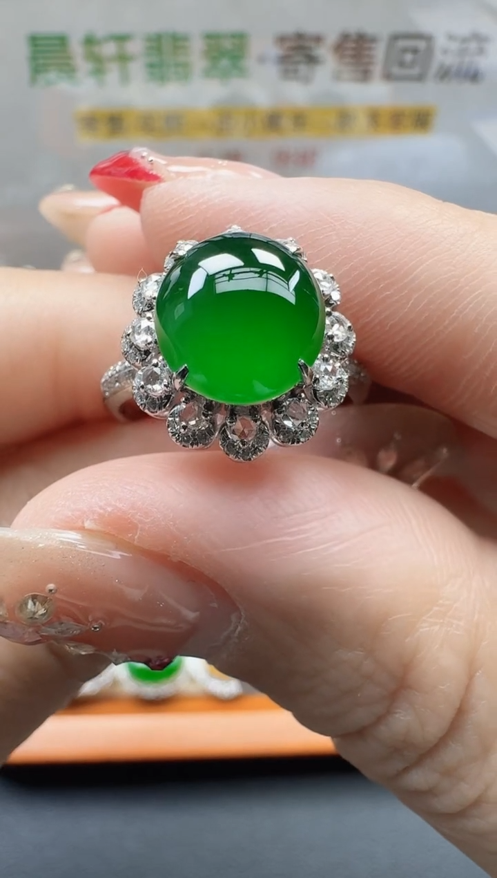 18K金镶嵌戒指翡翠可****林寄售回流，24小时鉴赏期