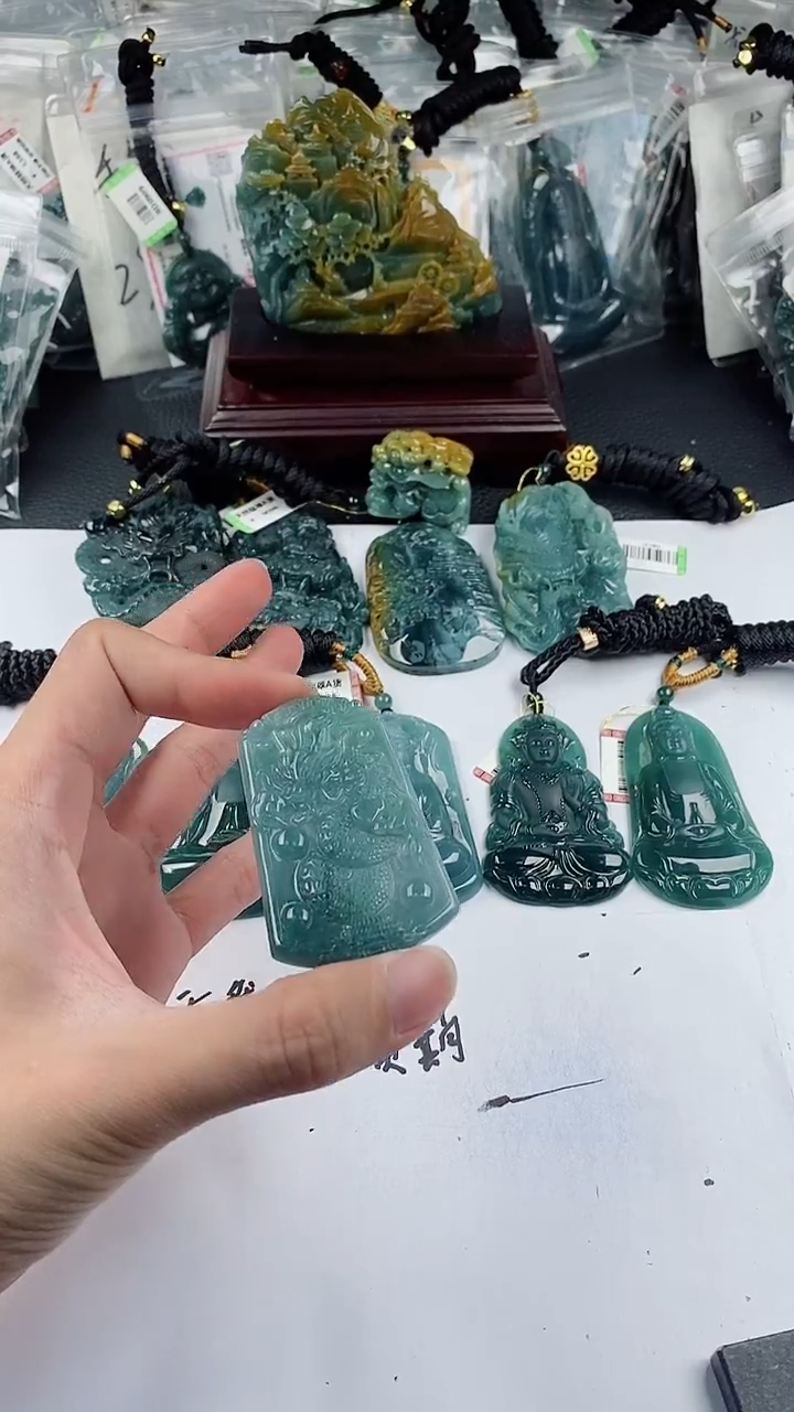 【闪购商品】翡翠颈饰未镶嵌多样性一件随机发货 龙牌68