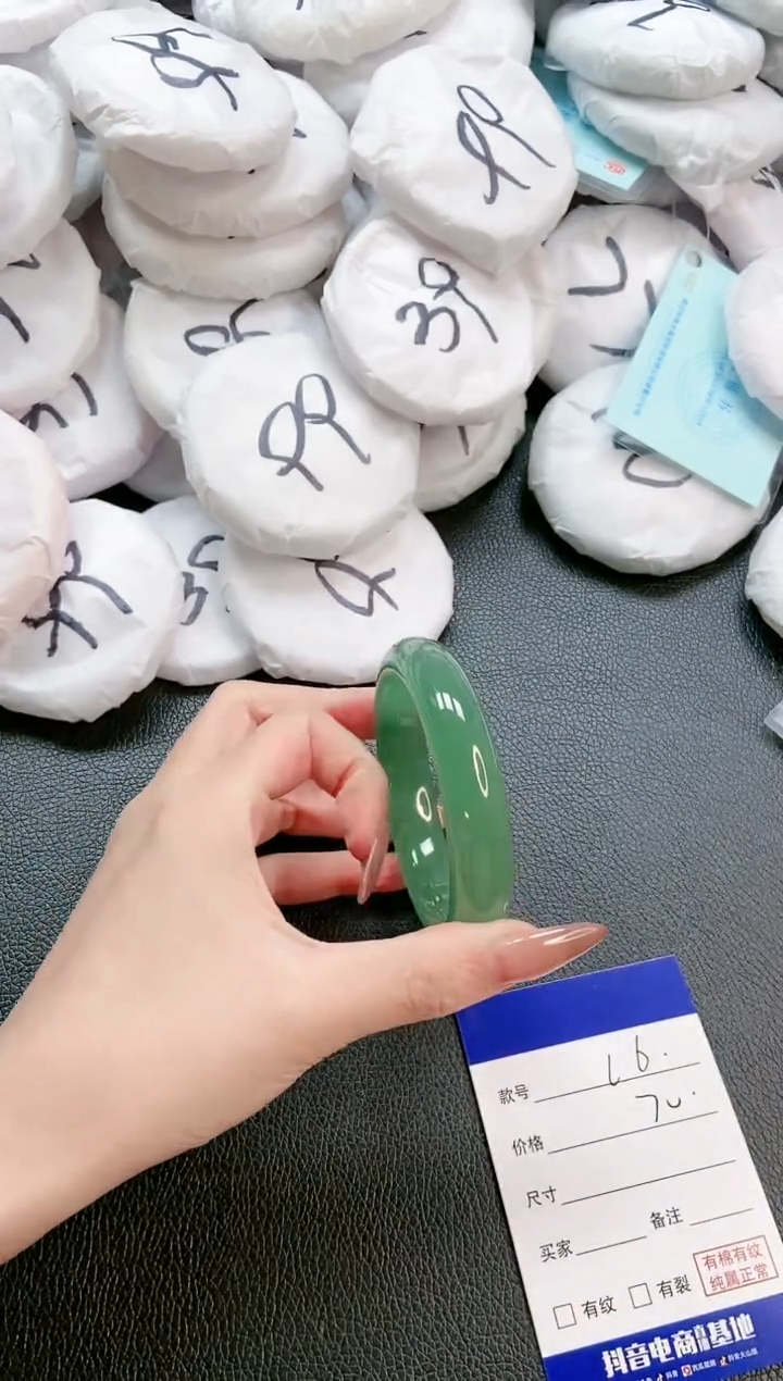 【闪购商品】石英质玉手镯未镶嵌 16L6-56