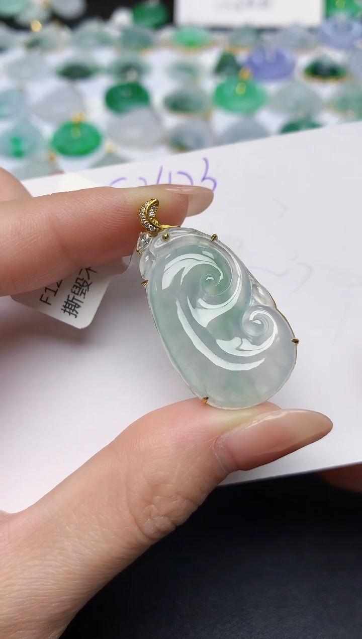 颈饰18K金镶嵌翡翠天然缅甸A货翡翠百元以上9元证书费自理