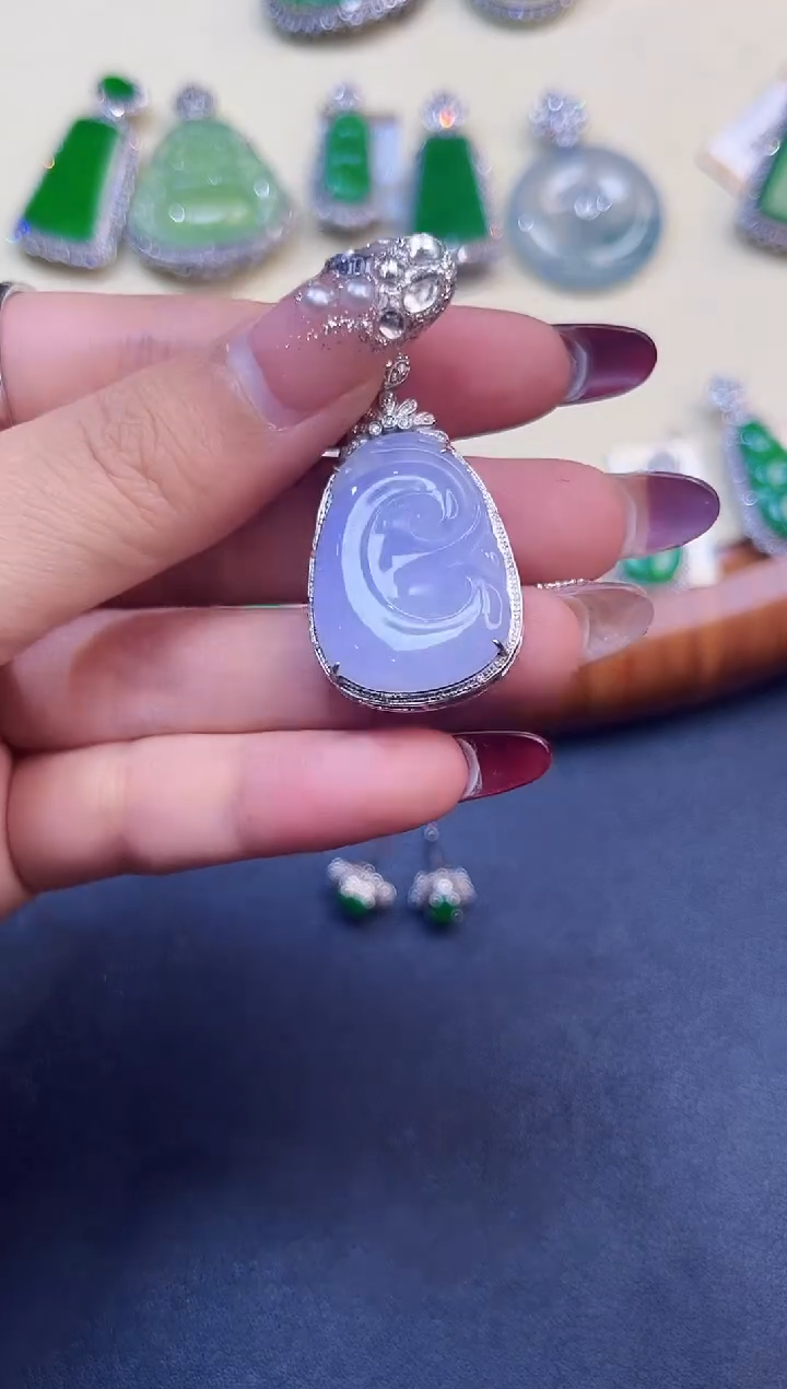 【闪购商品】翡翠吊坠(不含链)18K金镶嵌2111