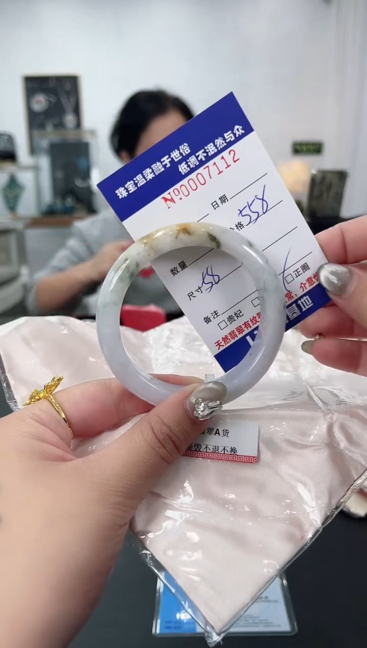 【闪购商品】翡翠手镯未镶嵌天然翡翠A货