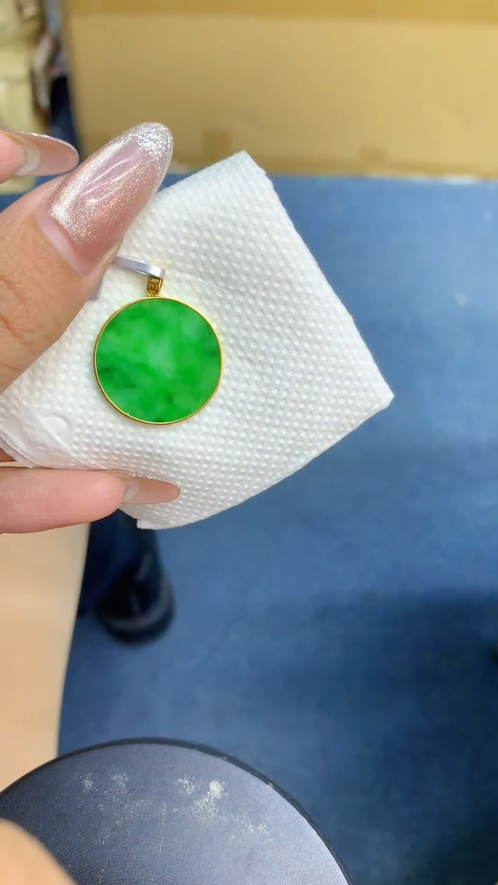 颈饰18K金镶嵌翡翠1