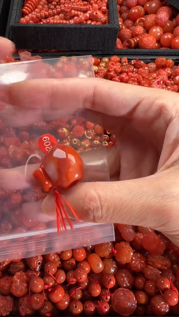 【闪购商品】南红玛瑙颈饰未镶嵌1