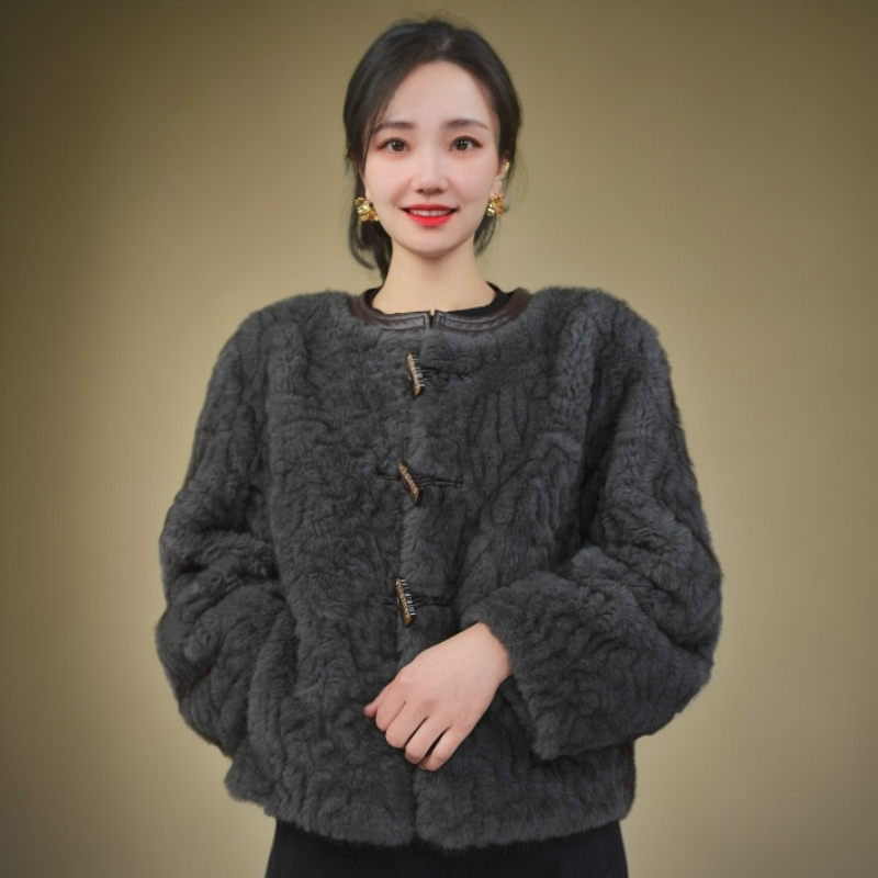泡泡袖冬季女短外套通勤风弯刀气质袖牛角扣皮毛一体千金风宽松版