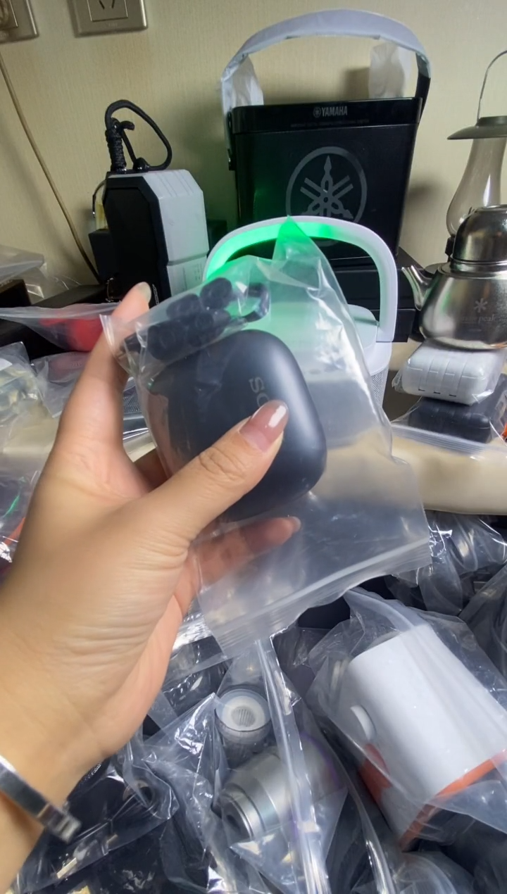 坚***3黑灰色小索耳机