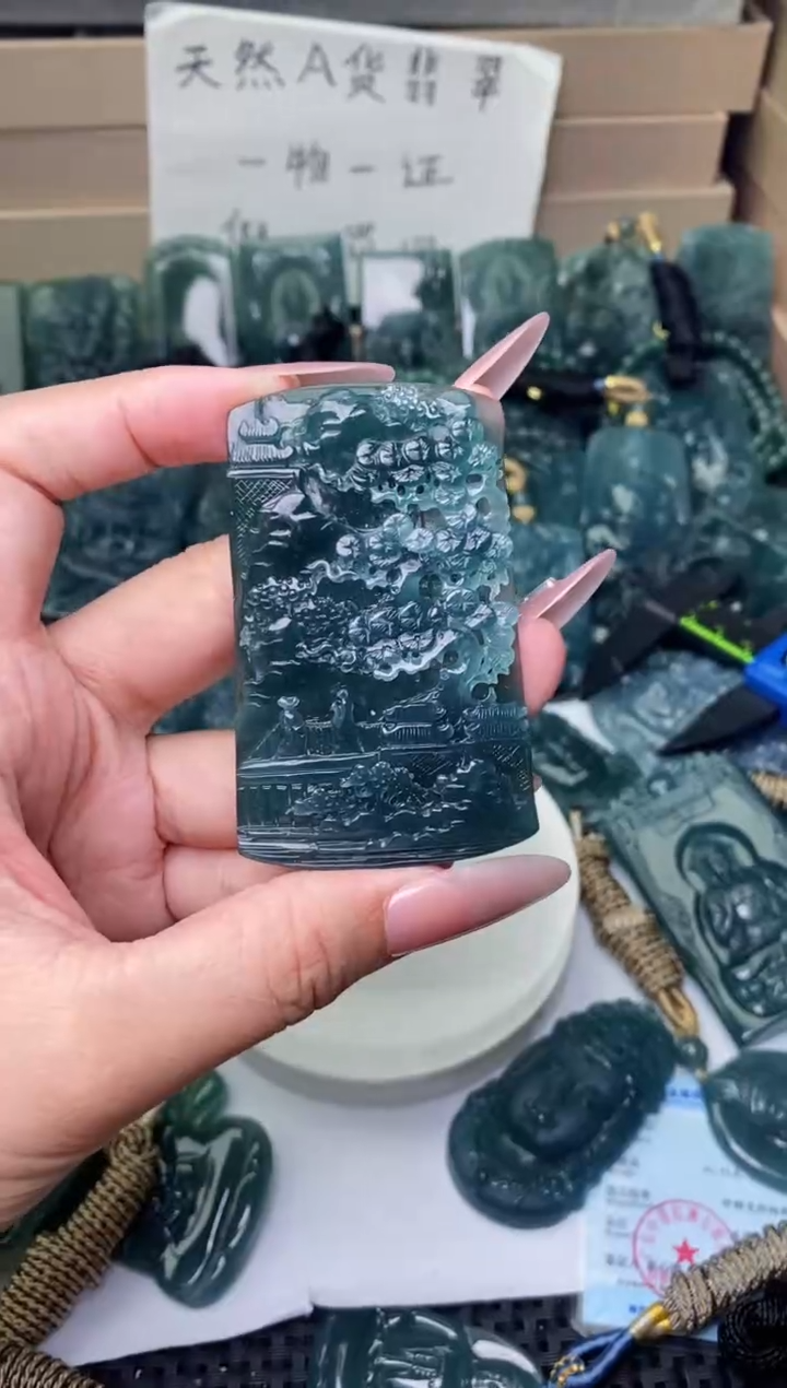颈饰未镶嵌翡翠          