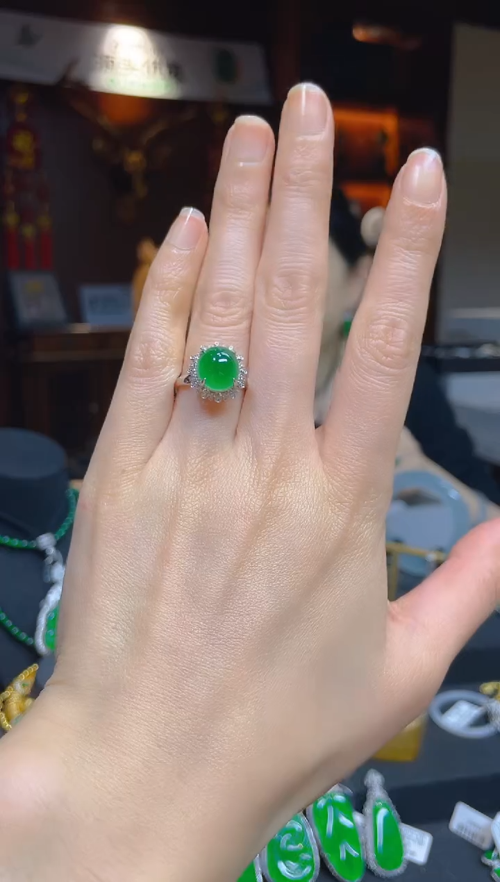 【闪购商品】翡翠戒指18K金镶嵌118413天然A货翡翠蛋面戒指