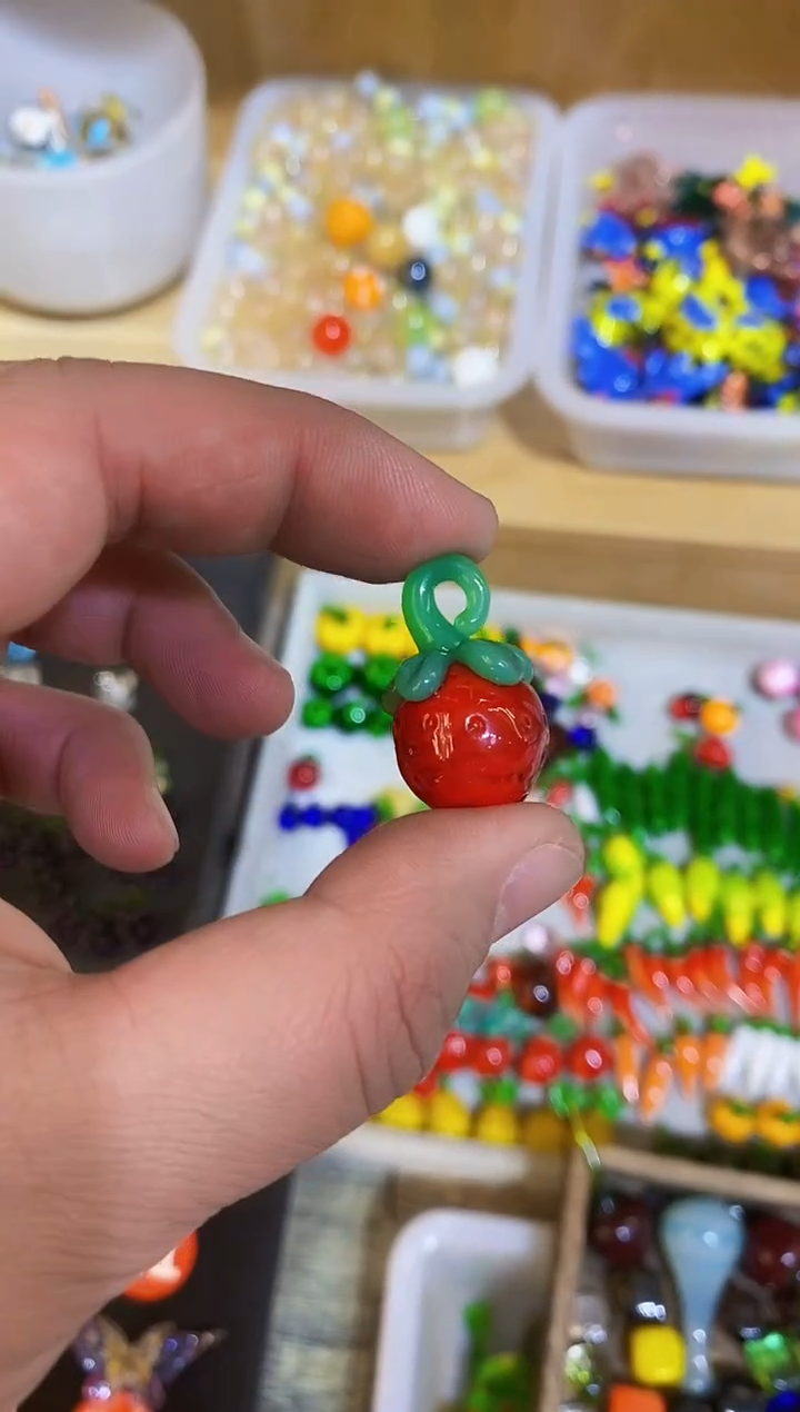 【闪购商品】琉璃手工艺品挂钩草莓