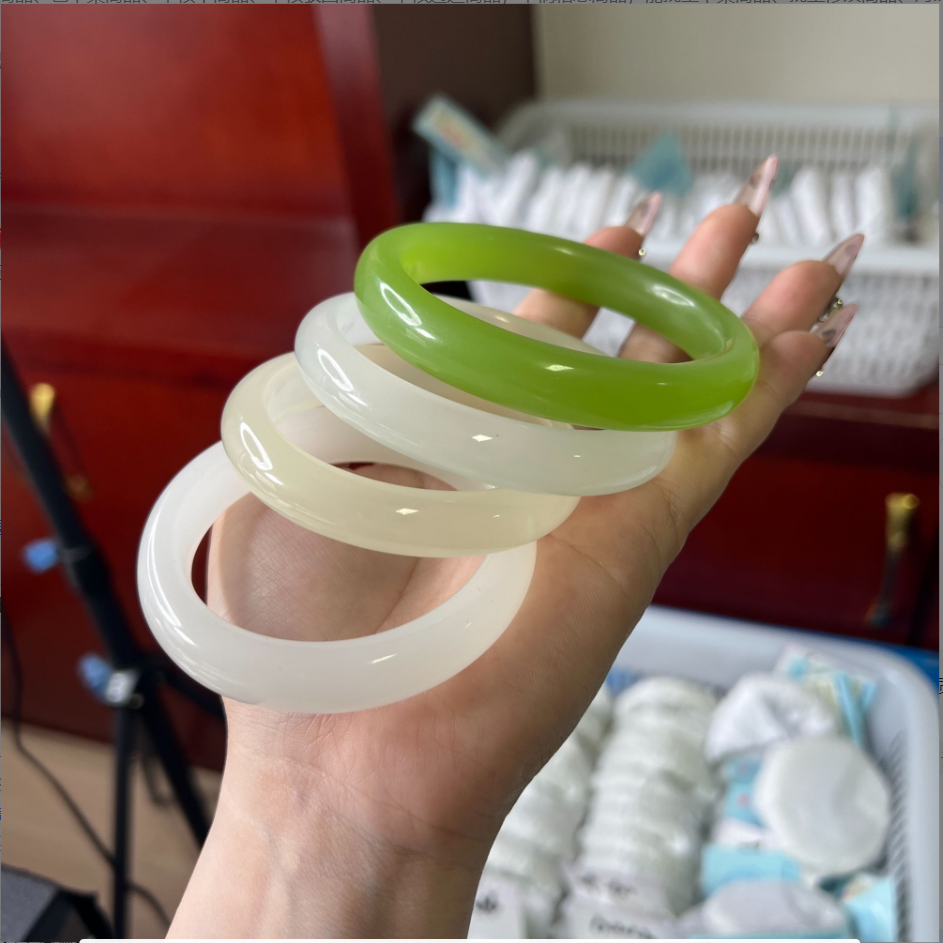 精美手镯圈口颜色随机发