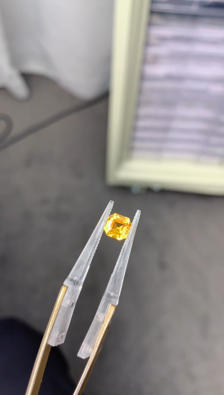 【闪购商品】彩色蓝宝石裸石未镶嵌2ct  黄色蓝宝石