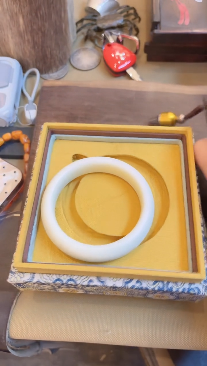 【闪购商品】和田玉手镯未镶嵌和田玉手镯61