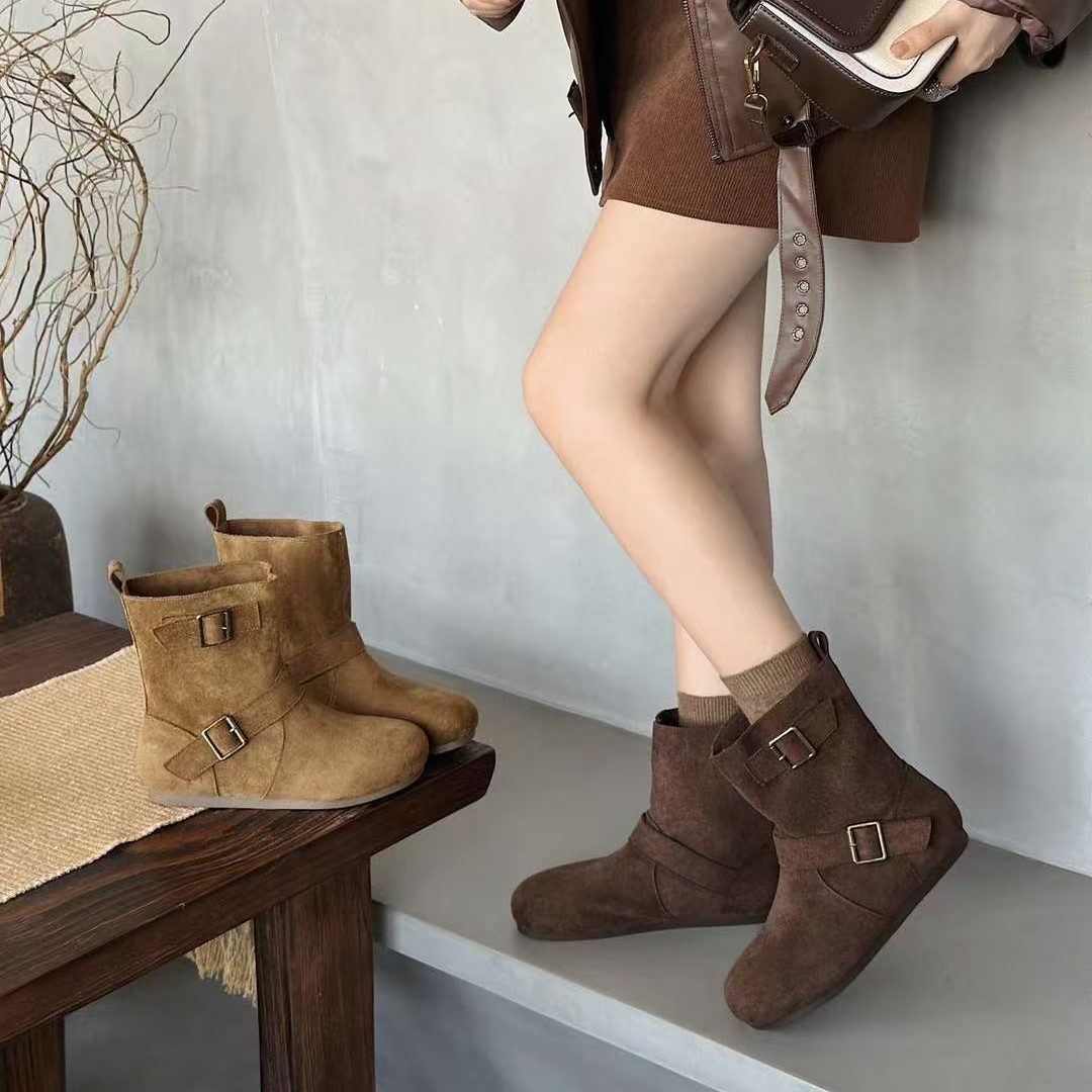 新款复古绒面皮带扣显瘦短靴
