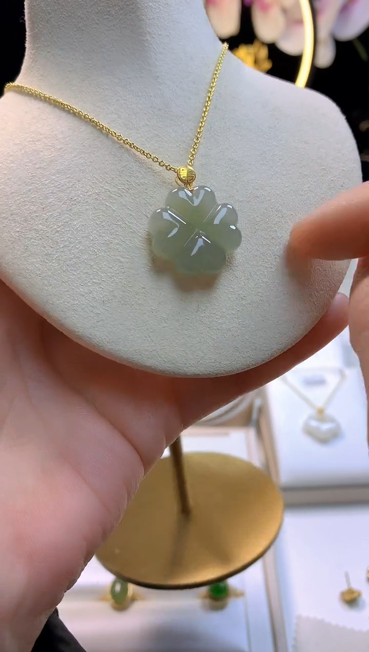 【闪购商品】和田玉吊坠18K金镶嵌四叶草