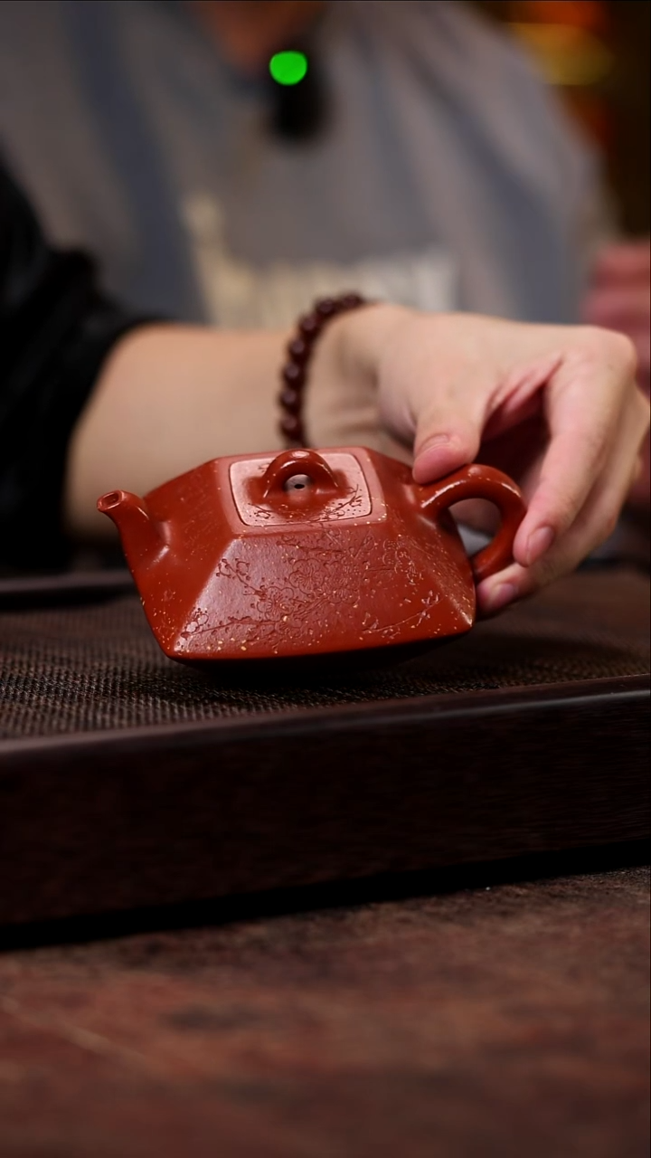 宜兴紫砂赤龙焕彩四方合斗