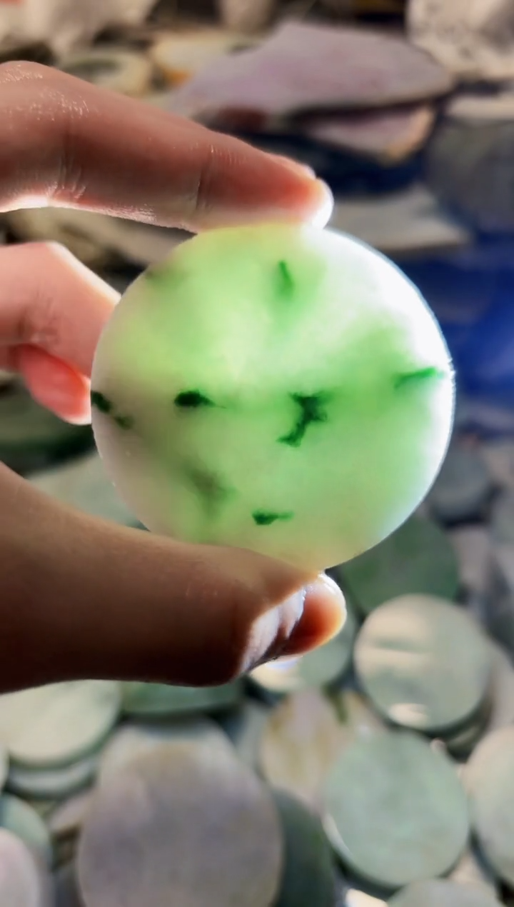 【闪购商品】翡翠颈饰未镶嵌A货吴玉1963