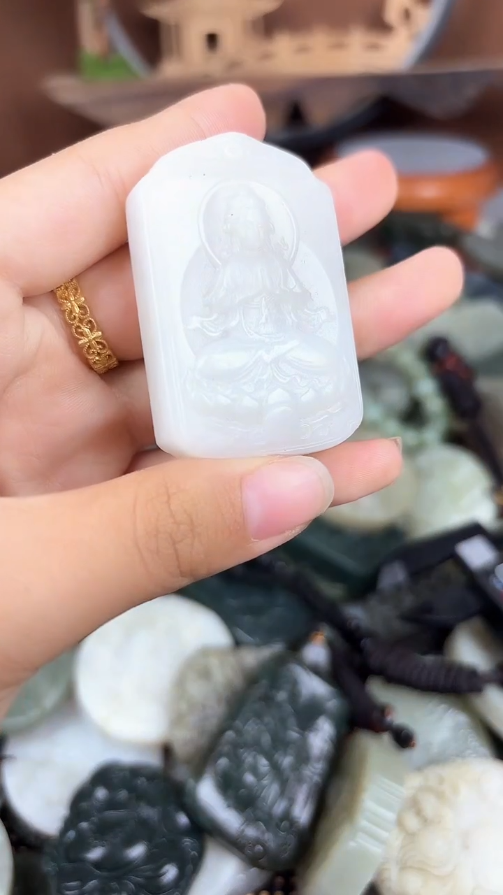 和田玉未镶嵌颈饰1