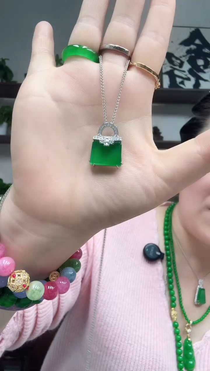 吊坠(赠链)银S925镶嵌翡翠152编号如意锁