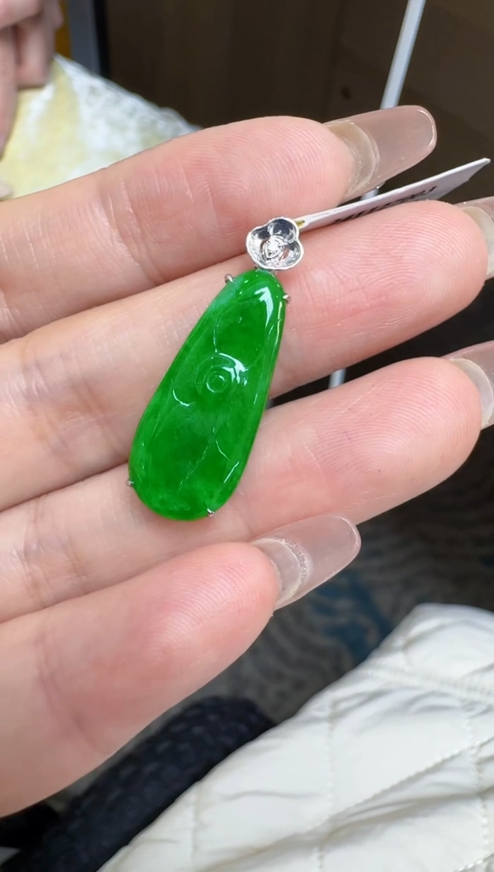 【闪购商品】翡翠颈饰18K金镶嵌缅甸翡翠A货吊坠