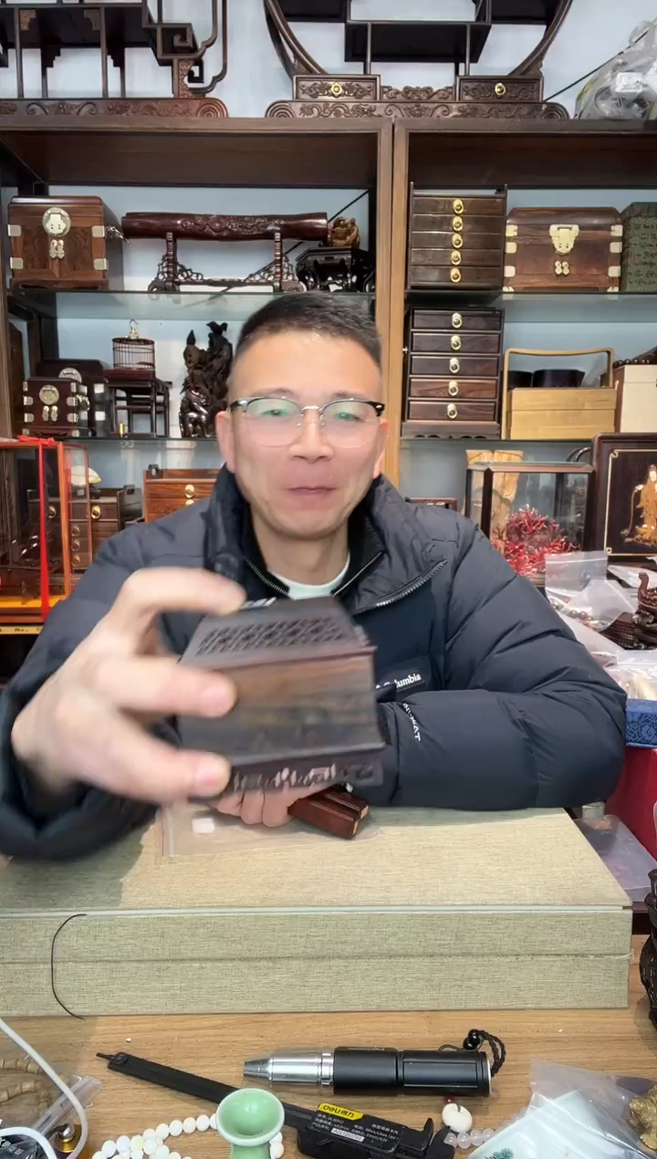 乌木类书架070大红酸枝盘香盒 瑕疵