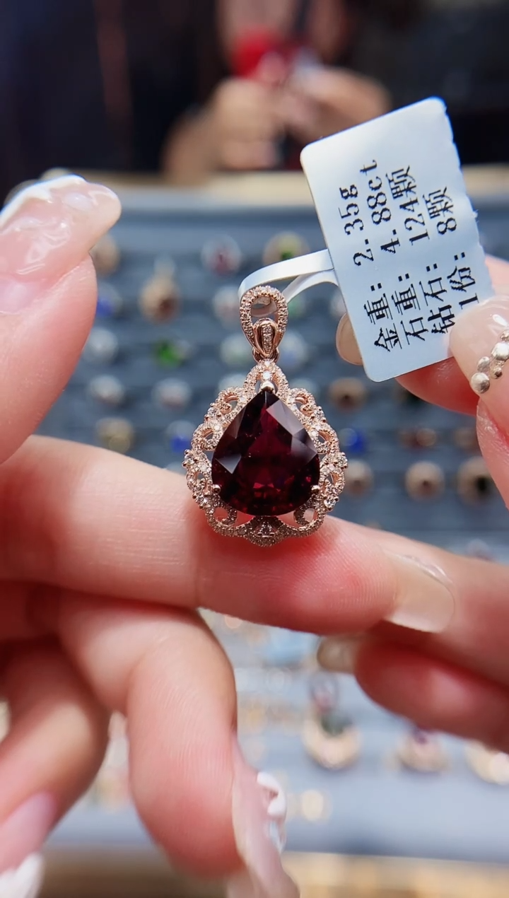 18K金镶嵌颈饰碧玺4.88.