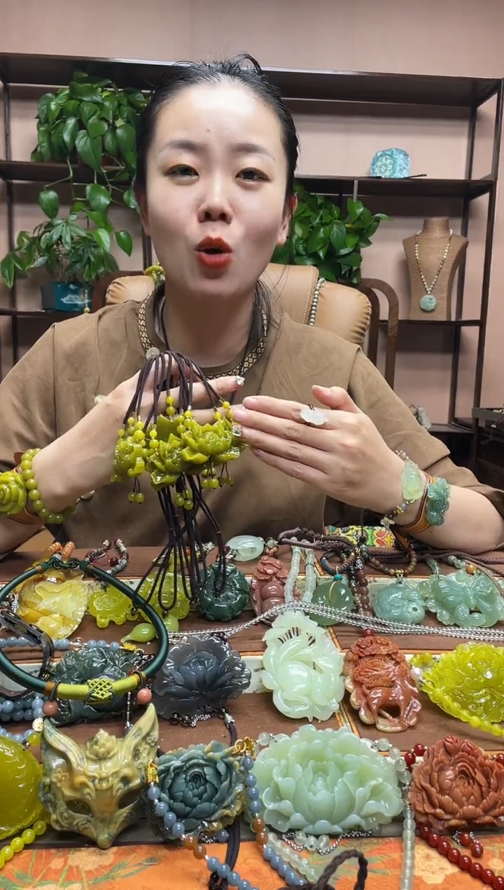 未镶嵌岫玉吊坠多样性发货发其中之一