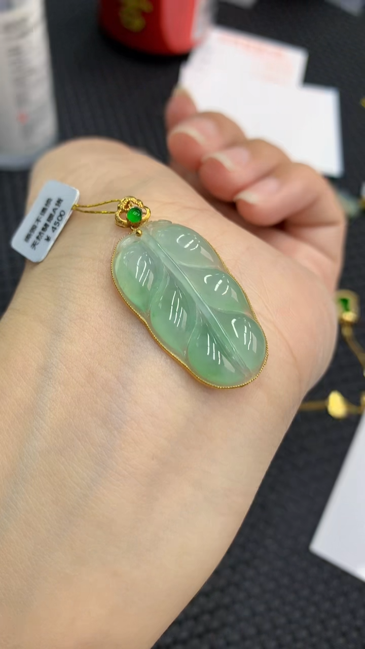 【闪购商品】翡翠颈饰18K金镶嵌            8