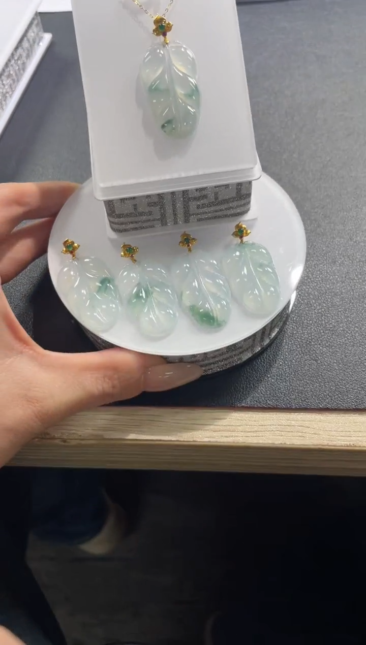 18K金镶嵌挂件翡翠FL12520/多样性发一件