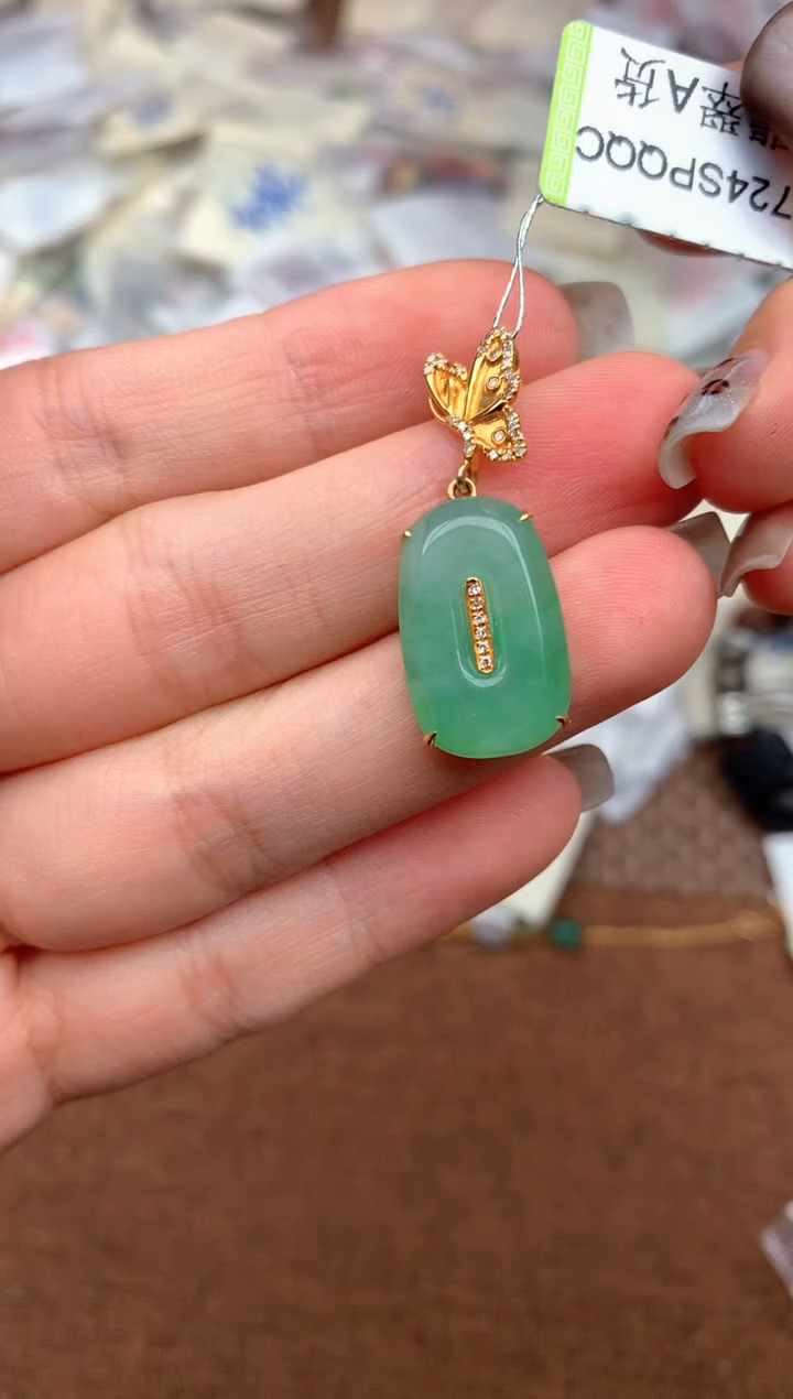 18K金镶嵌挂件翡翠—