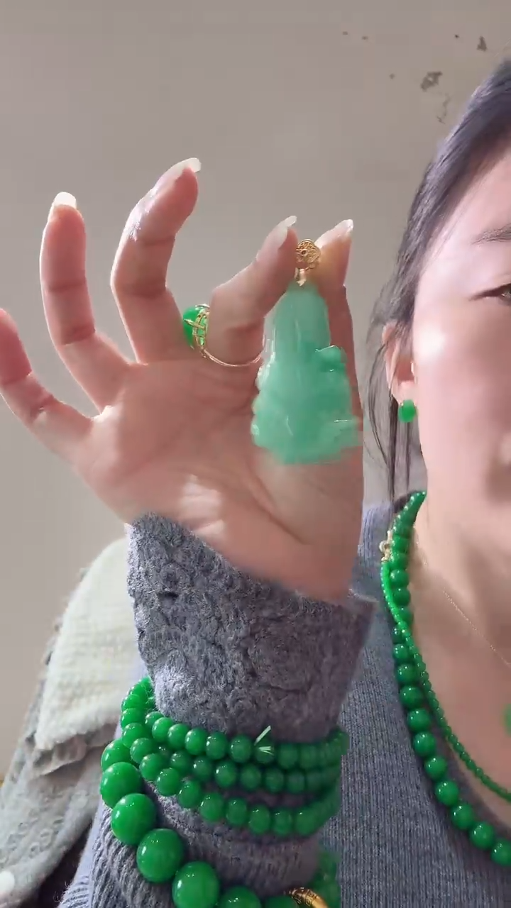 颈饰未镶嵌石英质玉白菜2