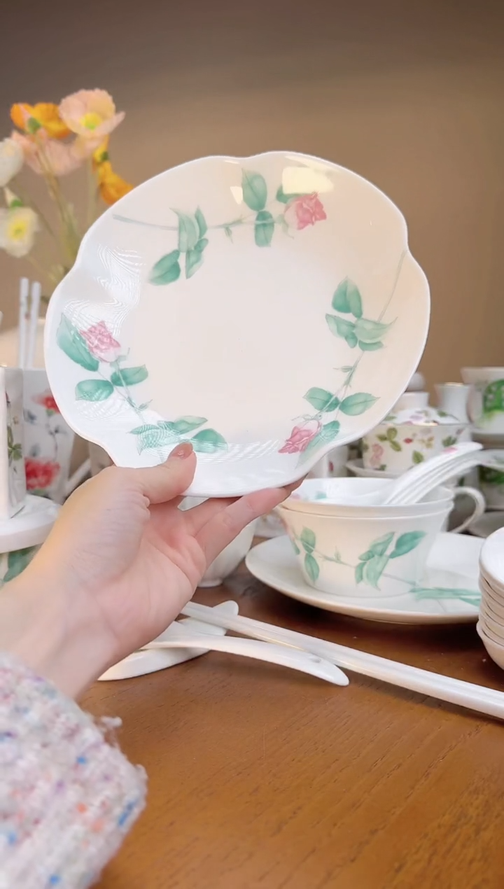 【闪购商品】玫瑰高骨瓷8寸花型盘