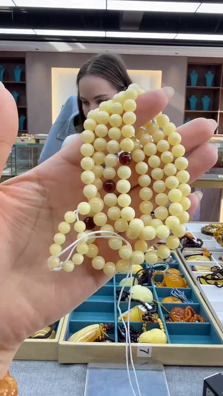 琥珀颈饰未镶嵌182秒拍号 假一罚三 