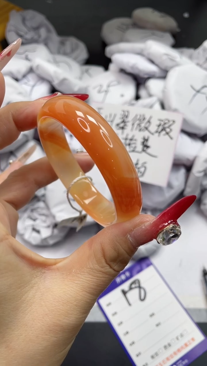 【闪购商品】石英质玉手镯未镶嵌18